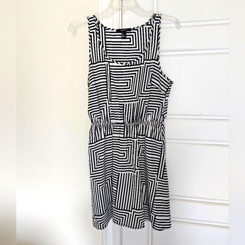 Forever 21 black and white geometric print dress